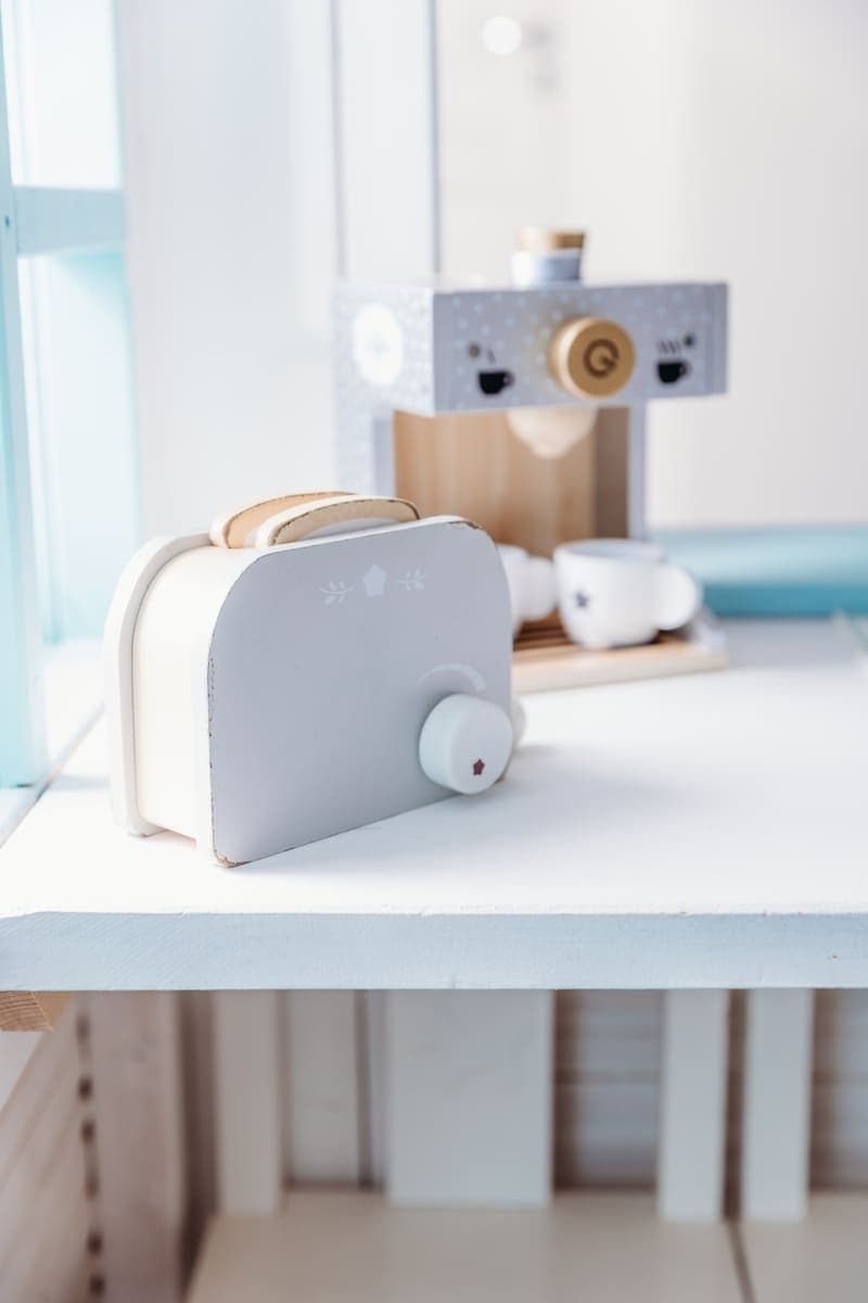 Puidust röster laste mänguköögis