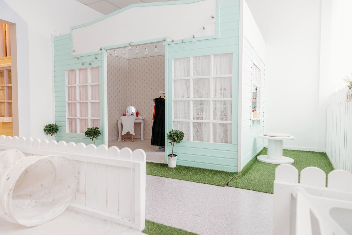 Toidupood ja kostüümide ala laste rollimängudeks